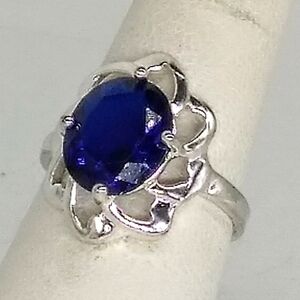 Elegant Vintage Sterling Silver and Blue Gemstone Ring